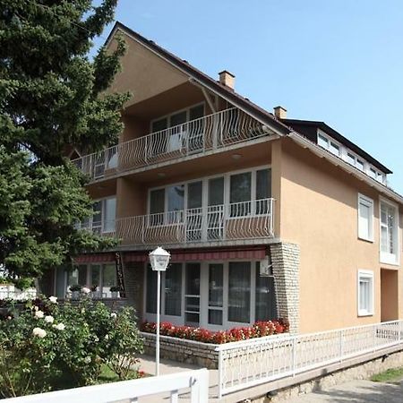 Siesta Apartmanhaz Balatonfuered Exterior photo