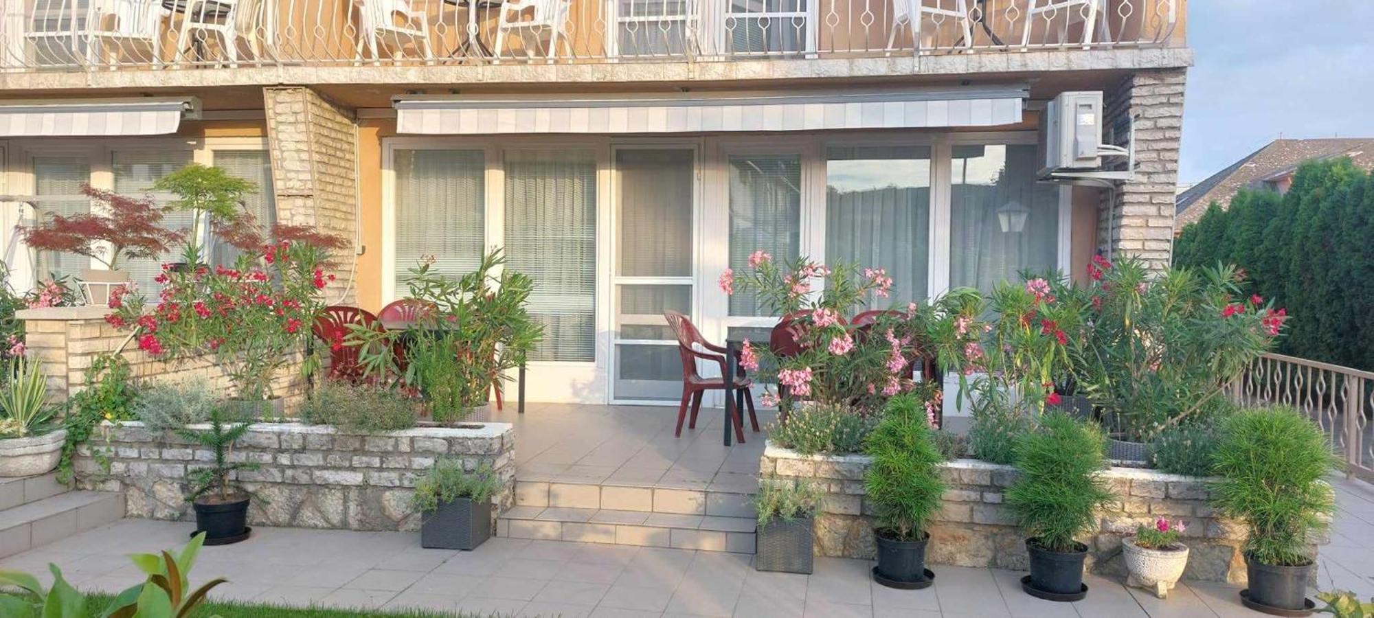 Siesta Apartmanhaz Balatonfuered Exterior photo