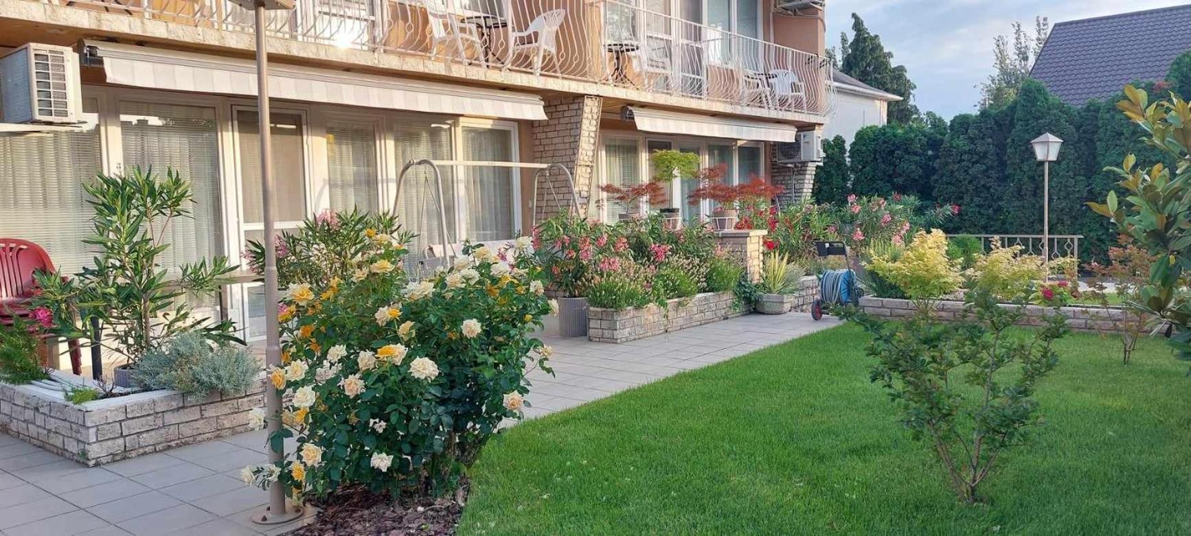 Siesta Apartmanhaz Balatonfuered Exterior photo